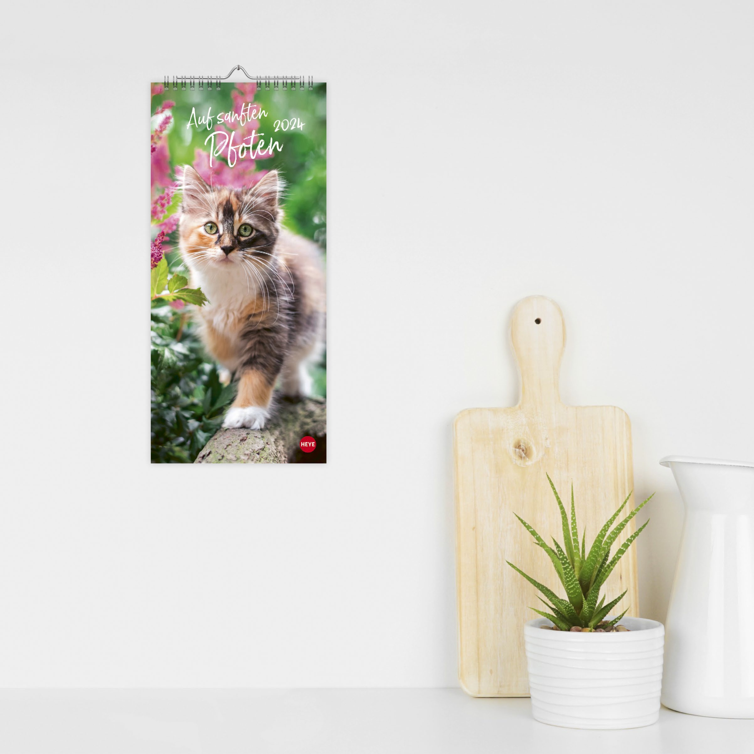 Katzen slim - Auf sanften Pfoten Kalender 2024. Tierkalender mit viel Platz für Termine und Notizen und unwiderstehlichen Katzenfotos. Dekorativer Langplaner für Übersicht und Organisation.